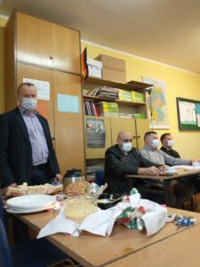 30 listopada 2021 roku odbyła się konferencja organizowana przez Fundację "Krzyżowa", podsumowująca realizację projektu "Cyfryzacja na rzecz kształcenia zawodowego", podczas której nauczyciele Zespołu Szkół Technicznych w Kłodzku zaprezentowali metody pracy stosowane w Center for vocational Education Lolland-Falster (CELF) w Danii, z którymi zapoznali się w trakcie tygodniowego pobytu w duńskiej szkole. Podczas konferencji nauczyciele ZST zaprezentowali narzędzia cyfrowe, powstałe w ramach projektu, podzielili się doświadczeniami z wdrażania narzędzi, a także wzięli udział w dyskusji na temat przyszłości edukacji zawodowej i możliwości wykorzystania w niej narzędzi cyfrowych, także w naszej szkole podczas realizacji przedmiotów zawodowych.