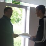 03.06.2025 nasza młodzież z klas 3i, 4f TEO i 4a TB uczestniczyła w warsztatach OZE w Centrum Technologii Energetycznych w Świdnicy. Zwieńczeniem były otrzymane Certyfikaty uprawniające młodzież do pracy z panelami PV, pompami ciepła oraz magazynami energii. Opiekunami byli Panowie Krzysztof Gałuszka i Norbert Kapecki.