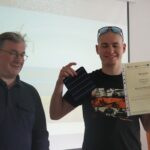 03.06.2025 nasza młodzież z klas 3i, 4f TEO i 4a TB uczestniczyła w warsztatach OZE w Centrum Technologii Energetycznych w Świdnicy. Zwieńczeniem były otrzymane Certyfikaty uprawniające młodzież do pracy z panelami PV, pompami ciepła oraz magazynami energii. Opiekunami byli Panowie Krzysztof Gałuszka i Norbert Kapecki.