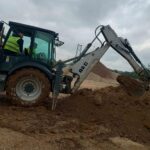 Nasi uczniowie w ramach projektu Międzypowiatowa droga do edukacyjnego sukcesu szkół zawodowych powiatów dzierżoniowskiego, kłodzkiego i świdnickiego, wzięli udział w kursie obsługi koparko ładowarki.