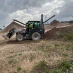 Nasi uczniowie w ramach projektu Międzypowiatowa droga do edukacyjnego sukcesu szkół zawodowych powiatów dzierżoniowskiego, kłodzkiego i świdnickiego, wzięli udział w kursie obsługi koparko ładowarki.