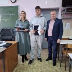 W dniu dzisiejszym uczniowie otrzymali uprawnienia do obsługi koparko-ładowarki oraz wózków widłowych. Kursy odbyły się w ramach projektu Międzypowiatowa droga do edukacyjnego sukcesu szkół zawodowych powiatów dzierżoniowskiego, kłodzkiego i świdnickiego.