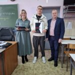 W dniu dzisiejszym uczniowie otrzymali uprawnienia do obsługi koparko-ładowarki oraz wózków widłowych. Kursy odbyły się w ramach projektu Międzypowiatowa droga do edukacyjnego sukcesu szkół zawodowych powiatów dzierżoniowskiego, kłodzkiego i świdnickiego.