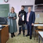 W dniu dzisiejszym uczniowie otrzymali uprawnienia do obsługi koparko-ładowarki oraz wózków widłowych. Kursy odbyły się w ramach projektu Międzypowiatowa droga do edukacyjnego sukcesu szkół zawodowych powiatów dzierżoniowskiego, kłodzkiego i świdnickiego.