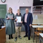 W dniu dzisiejszym uczniowie otrzymali uprawnienia do obsługi koparko-ładowarki oraz wózków widłowych. Kursy odbyły się w ramach projektu Międzypowiatowa droga do edukacyjnego sukcesu szkół zawodowych powiatów dzierżoniowskiego, kłodzkiego i świdnickiego.