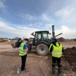 Uczniowie naszej szkoły w ramach projektu „Międzypowiatowa droga do edukacyjnego sukcesu szkół zawodowych powiatów dzierżoniowskiego, kłodzkiego i świdnickiego” biorą udział w kursie koparko-ładowarki.