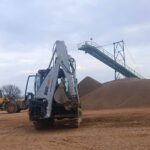 Uczniowie naszej szkoły w ramach projektu „Międzypowiatowa droga do edukacyjnego sukcesu szkół zawodowych powiatów dzierżoniowskiego, kłodzkiego i świdnickiego” biorą udział w kursie koparko-ładowarki.