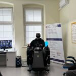 W dniu 25. marca uczniowie klas czwartych A, B, C, F I G wzięli udział w zajęciach warsztatowych na Międzynarodowej Wyższej Szkole Logistyki i transportu. Był to wyjazd w ramach Projektu „Międzypowiatowa droga do edukacyjnego sukcesu szkół zawodowych powiatów dzierżoniowskiego, kłodzkiego I świdnickiego”. Uczniowie poznawali sekrety zawodu logistyka i spedytora korzystając z najnowszych technologicznych nowinek(system VR) . Opiekunami młodzieży byli J. Danielczyk, K. Szot, D. Samodur i T. Węglarz.