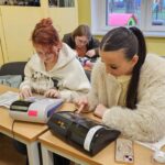 W ramach projektu Międzypowiatowej drogi do edukacyjnego sukcesu szkół zawodowych powiatów dzierżoniowskiego, kłodzkiego i świdnickiego uczniowie biorą udział w kursie dotyczącym obsługi kas fiskalnych i terminali płatniczych